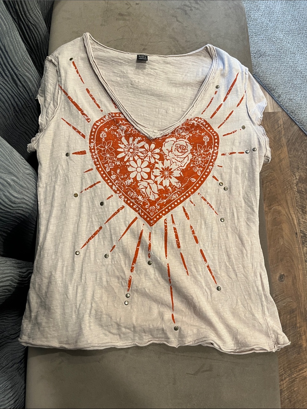 SHEIN Cream V-Neck Tee with Orange Stud Floral Heart